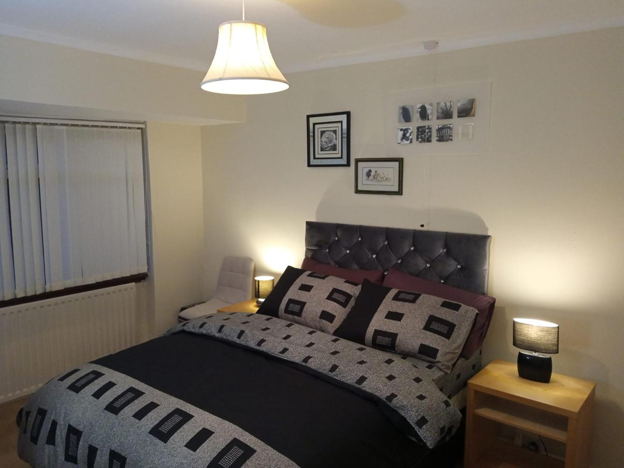 Ideal Home & Cottage Inviting 4 Bedroom Apartments ウォールソール エクステリア 写真