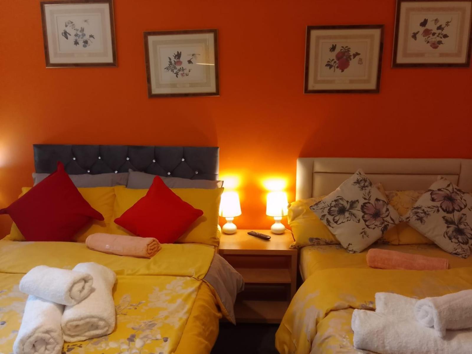 Ideal Home & Cottage Inviting 4 Bedroom Apartments ウォールソール エクステリア 写真