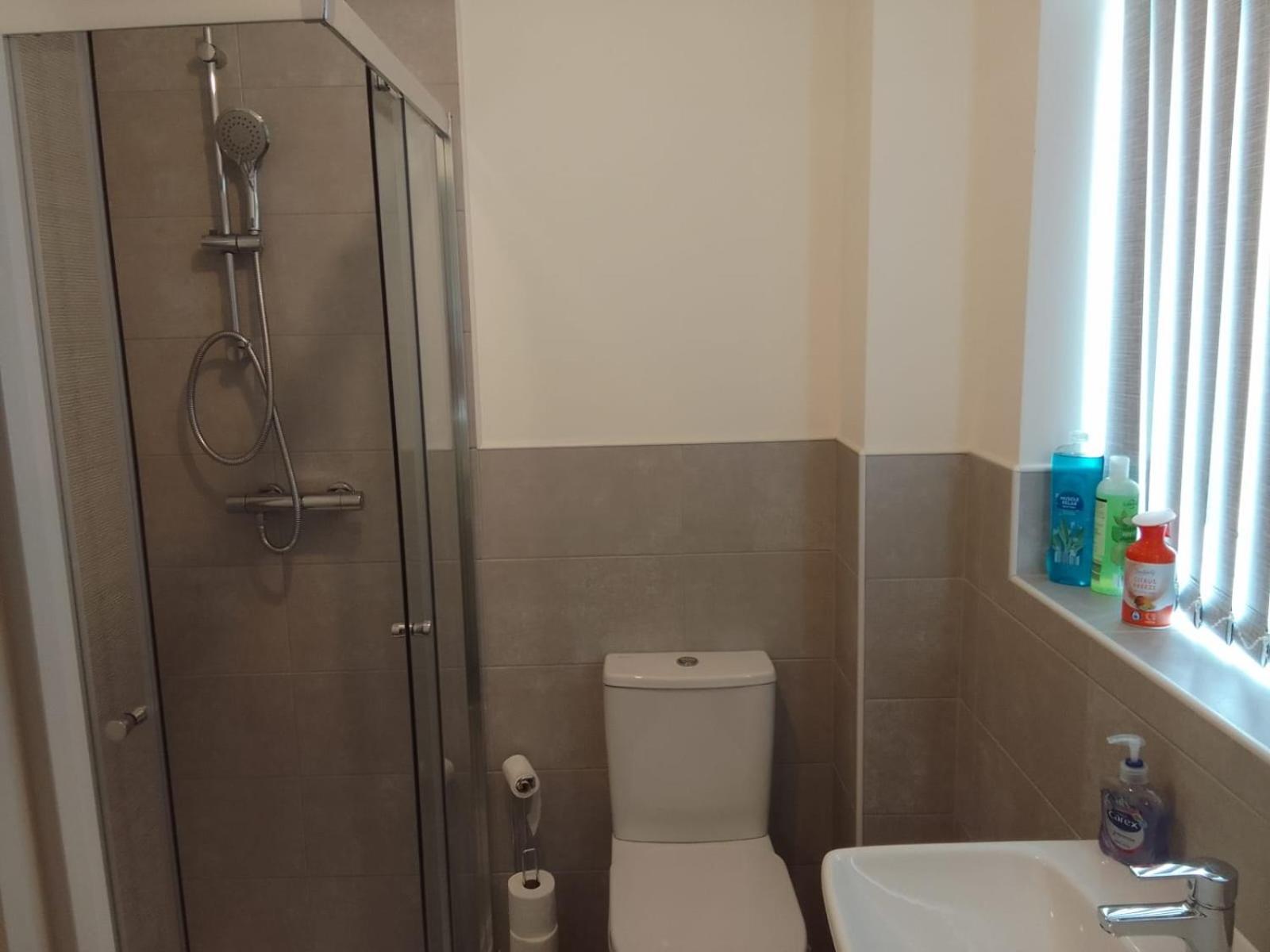 Ideal Home & Cottage Inviting 4 Bedroom Apartments ウォールソール エクステリア 写真