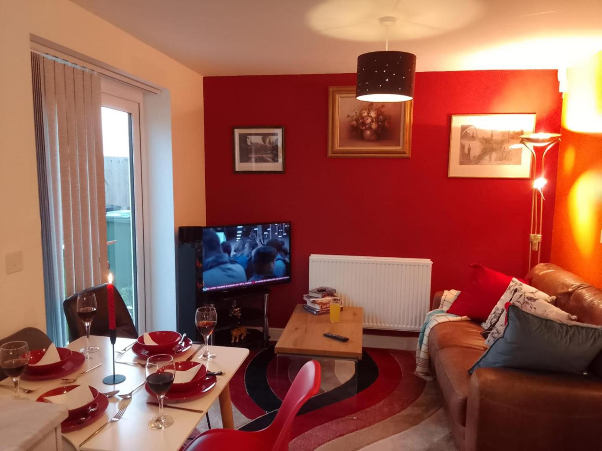 Ideal Home & Cottage Inviting 4 Bedroom Apartments ウォールソール エクステリア 写真