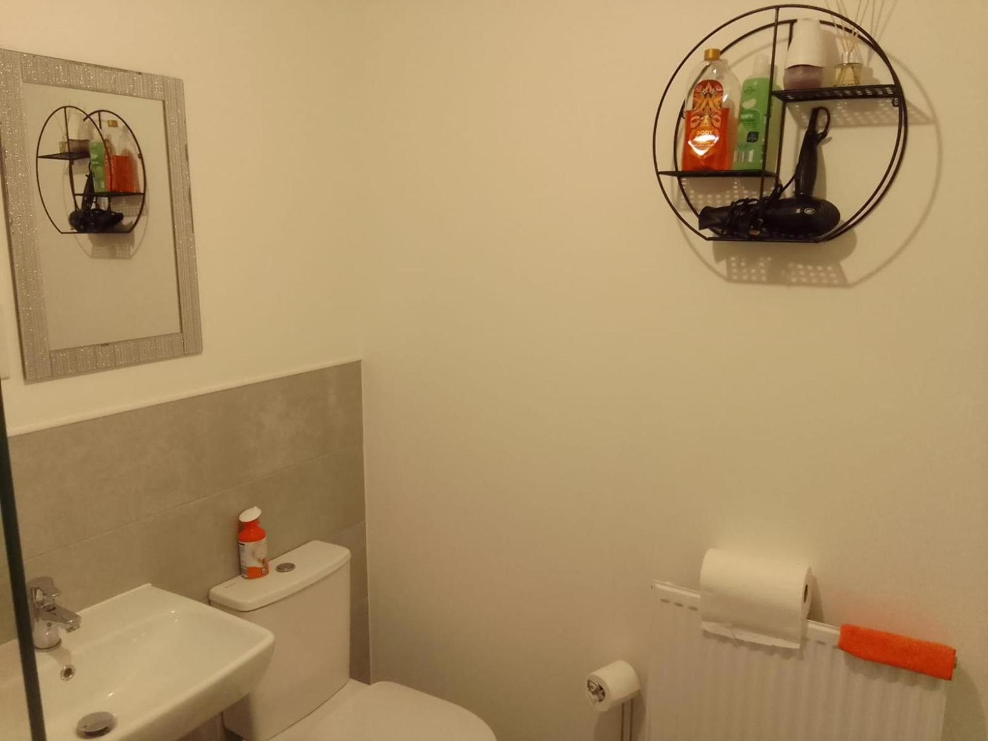 Ideal Home & Cottage Inviting 4 Bedroom Apartments ウォールソール エクステリア 写真