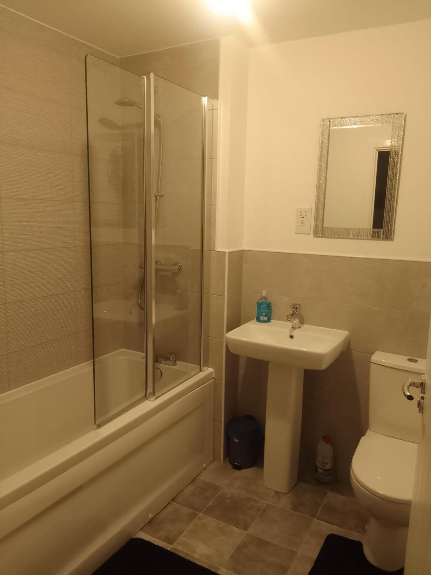 Ideal Home & Cottage Inviting 4 Bedroom Apartments ウォールソール エクステリア 写真
