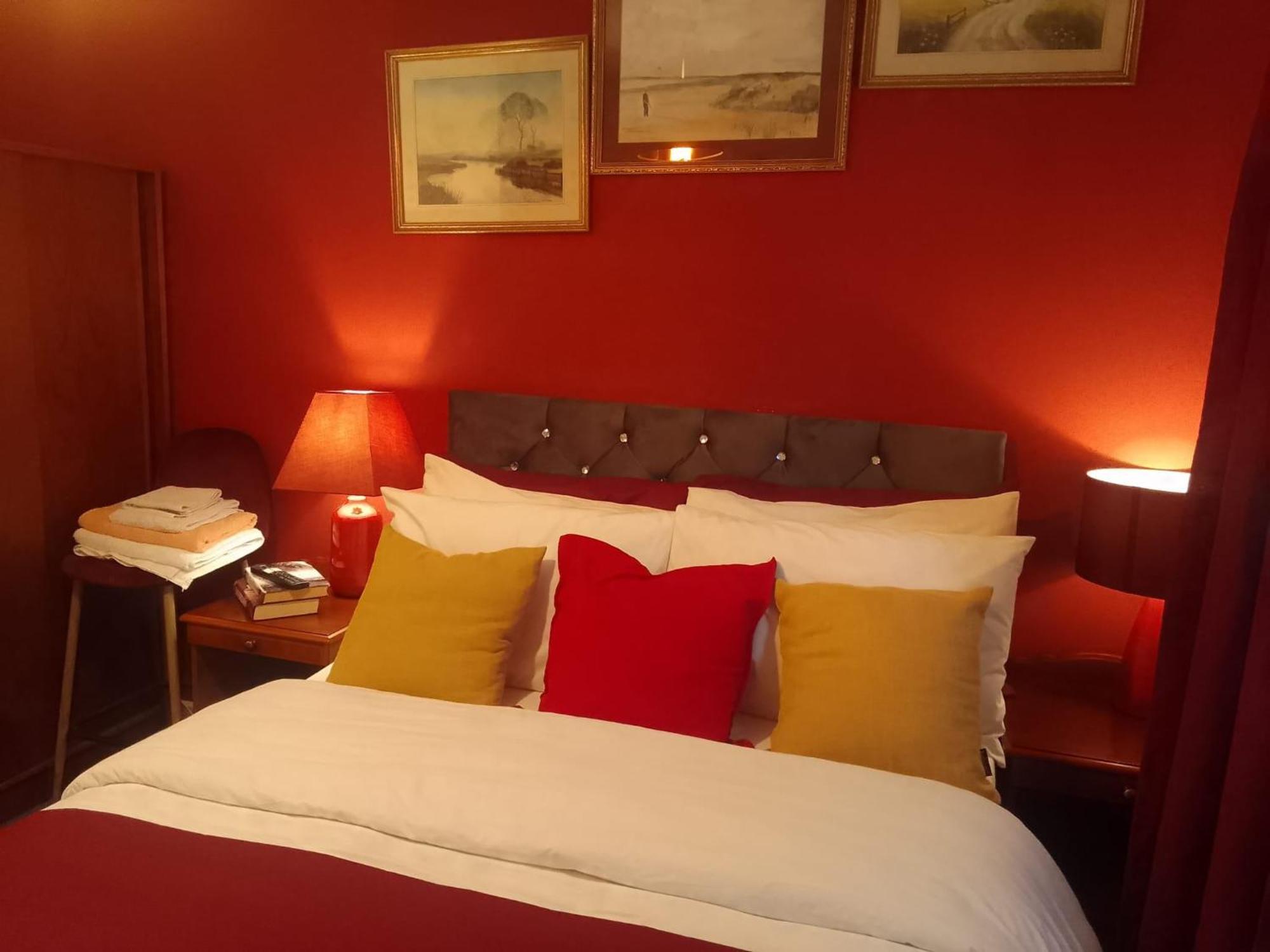 Ideal Home & Cottage Inviting 4 Bedroom Apartments ウォールソール エクステリア 写真