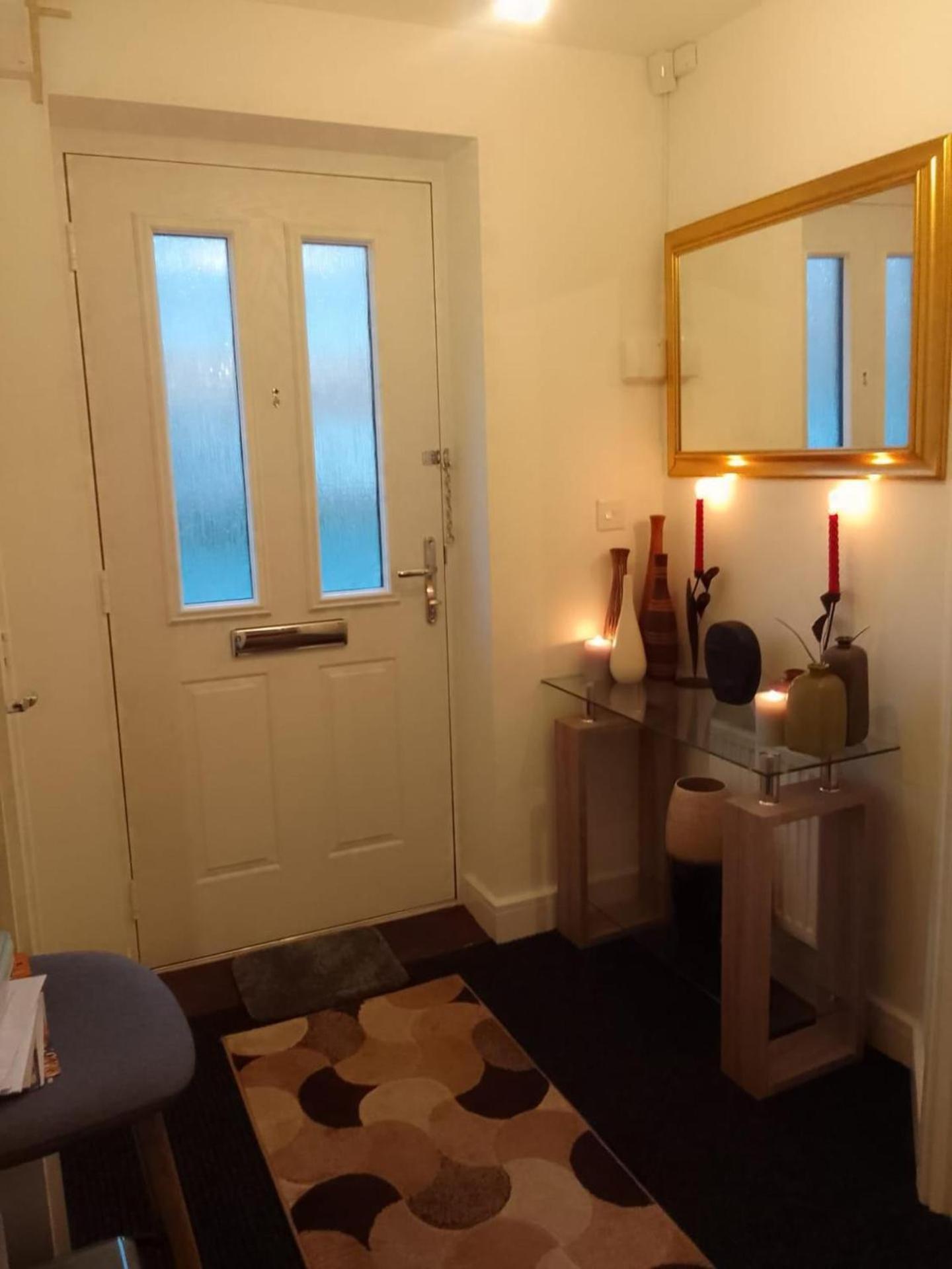 Ideal Home & Cottage Inviting 4 Bedroom Apartments ウォールソール エクステリア 写真