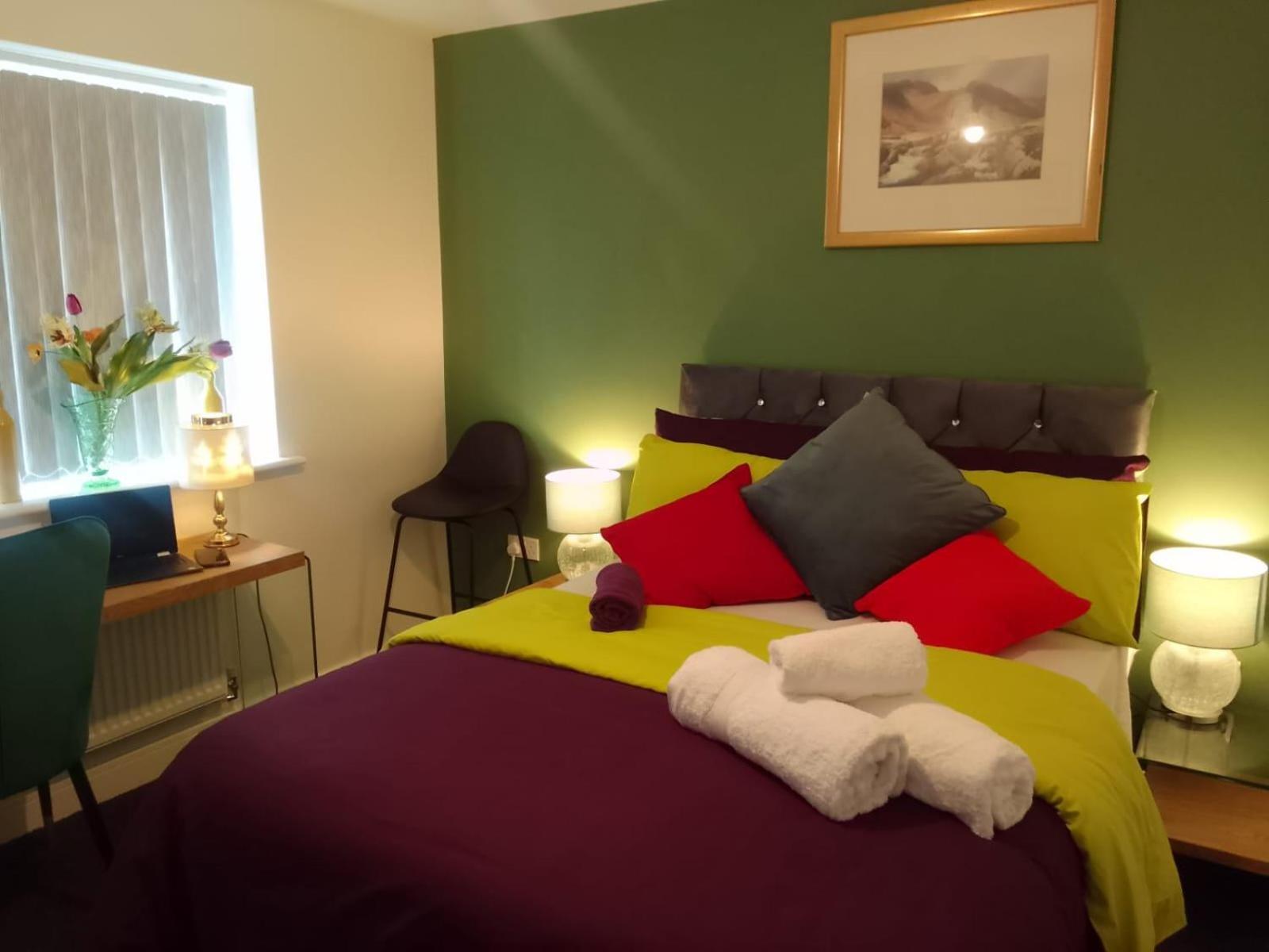 Ideal Home & Cottage Inviting 4 Bedroom Apartments ウォールソール エクステリア 写真
